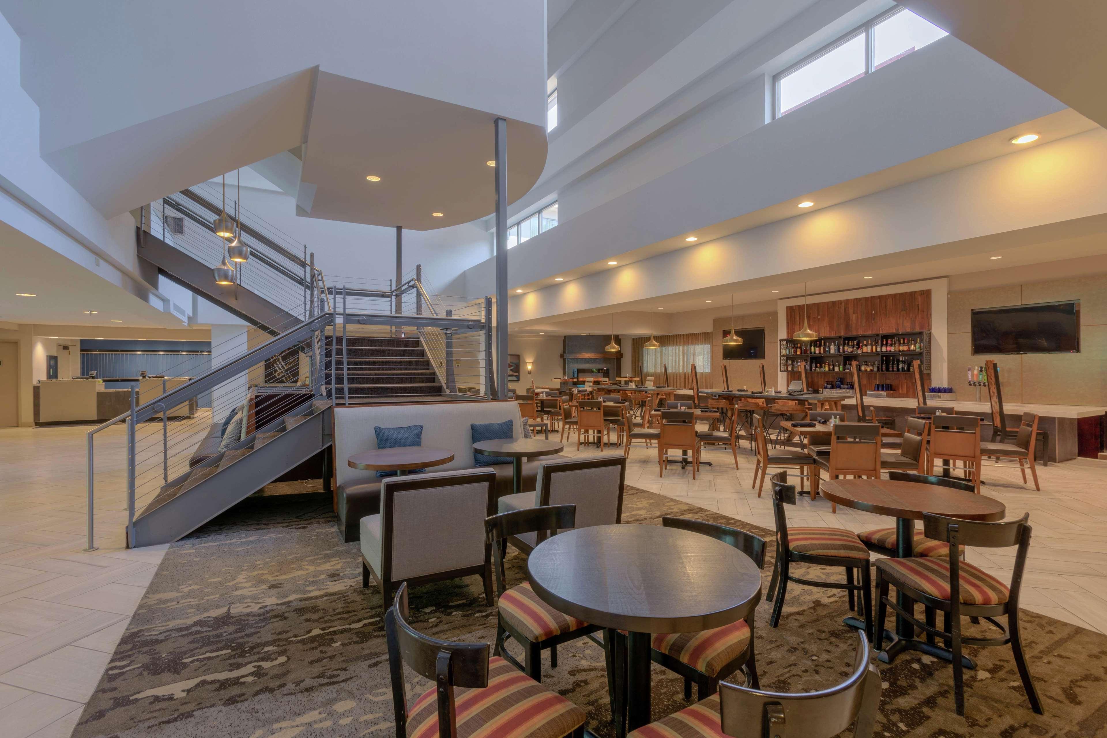 Doubletree Suites By Hilton Nashville Airport Exterior photo