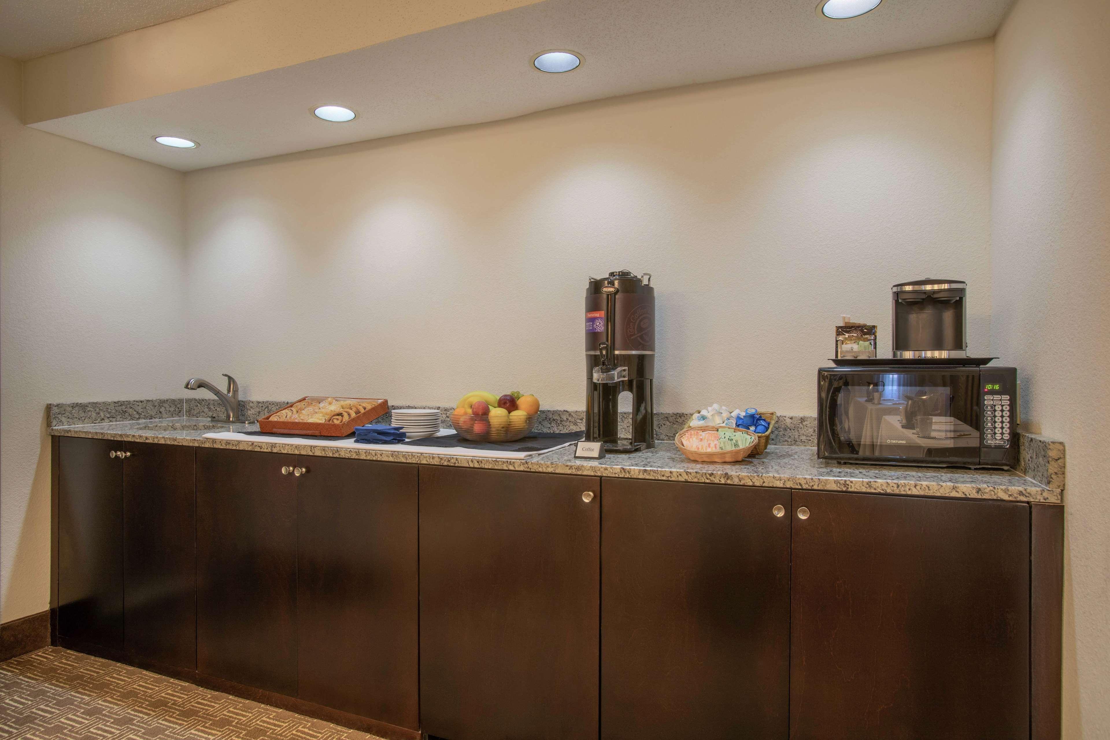 Doubletree Suites By Hilton Nashville Airport Exterior photo