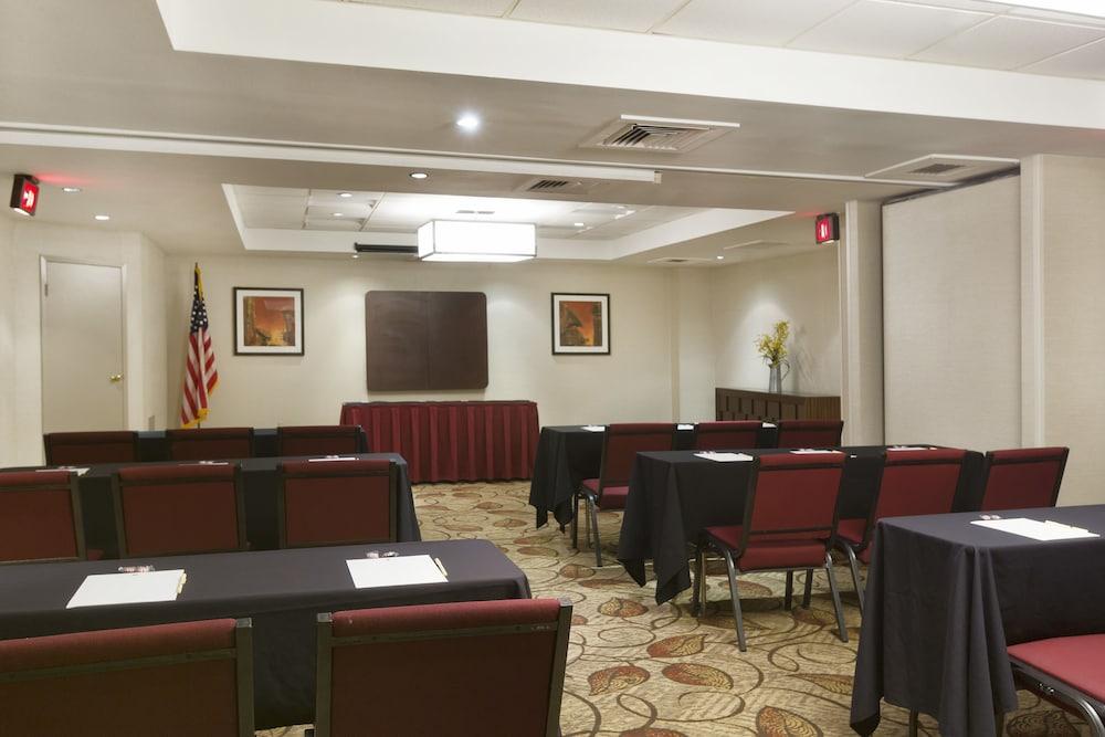 Doubletree Suites By Hilton Nashville Airport Exterior photo