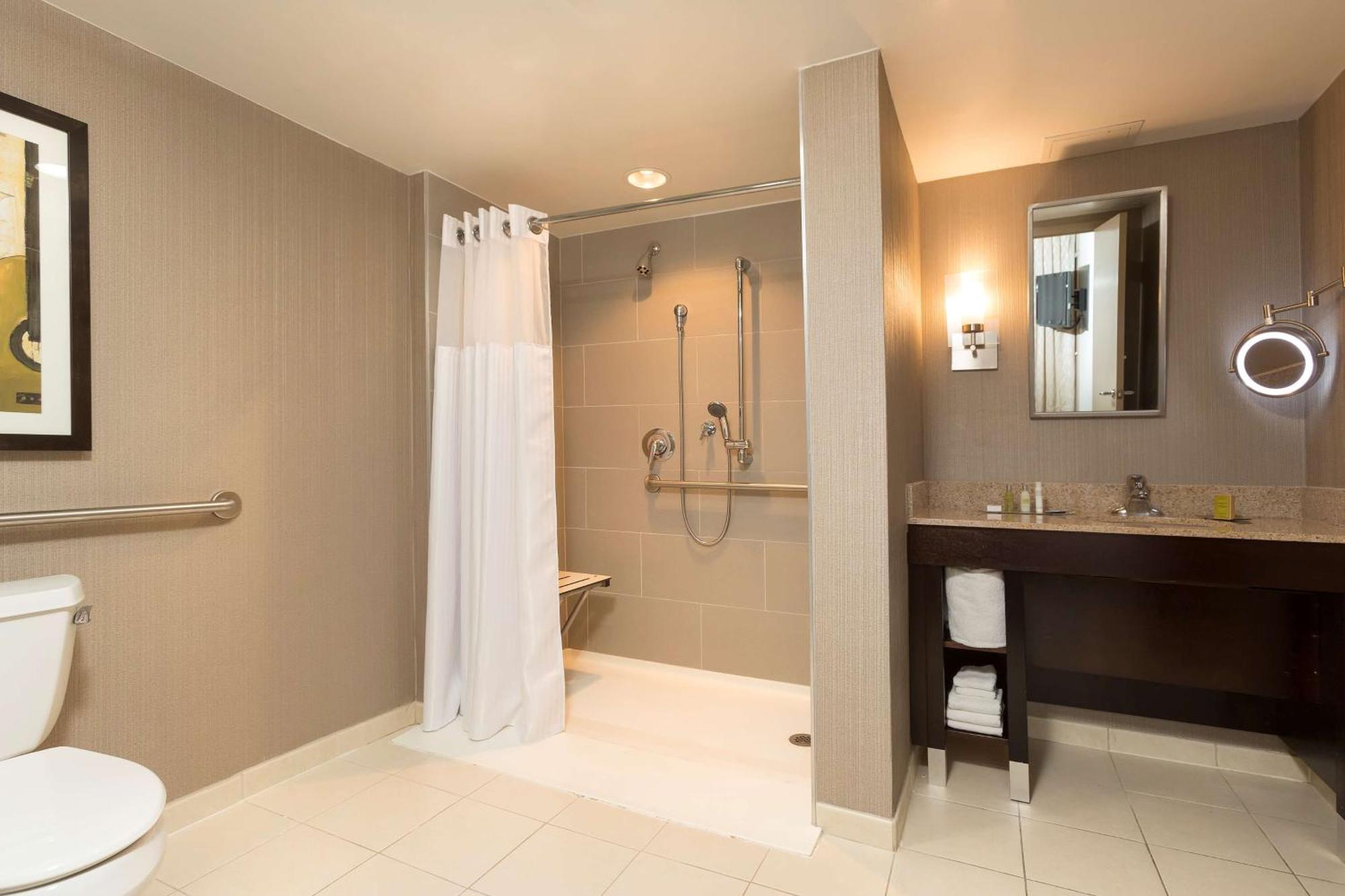 Doubletree Suites By Hilton Nashville Airport Exterior photo