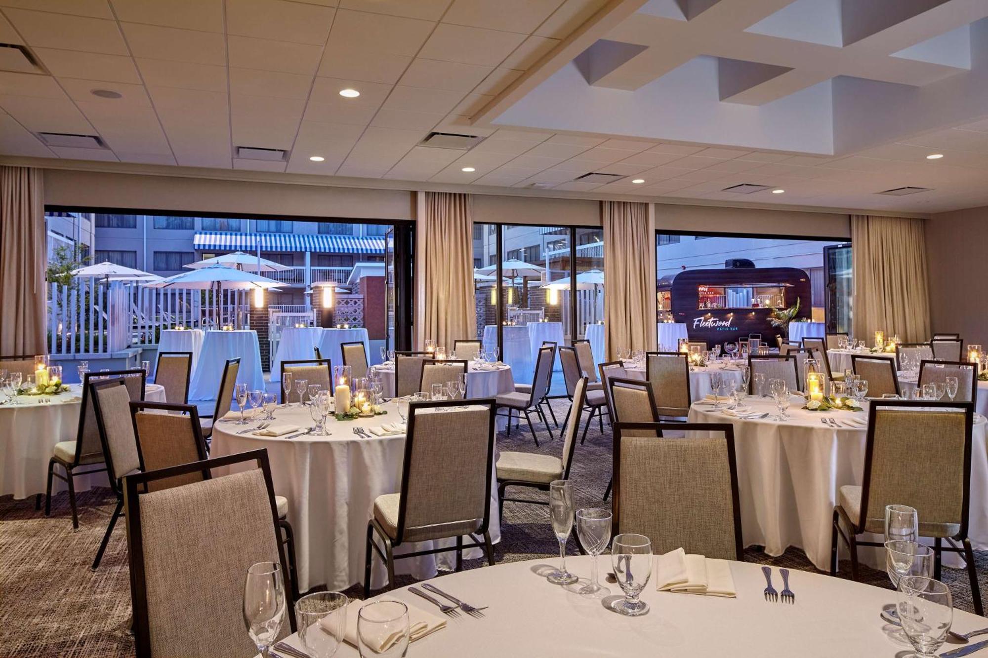 Doubletree Suites By Hilton Nashville Airport Exterior photo